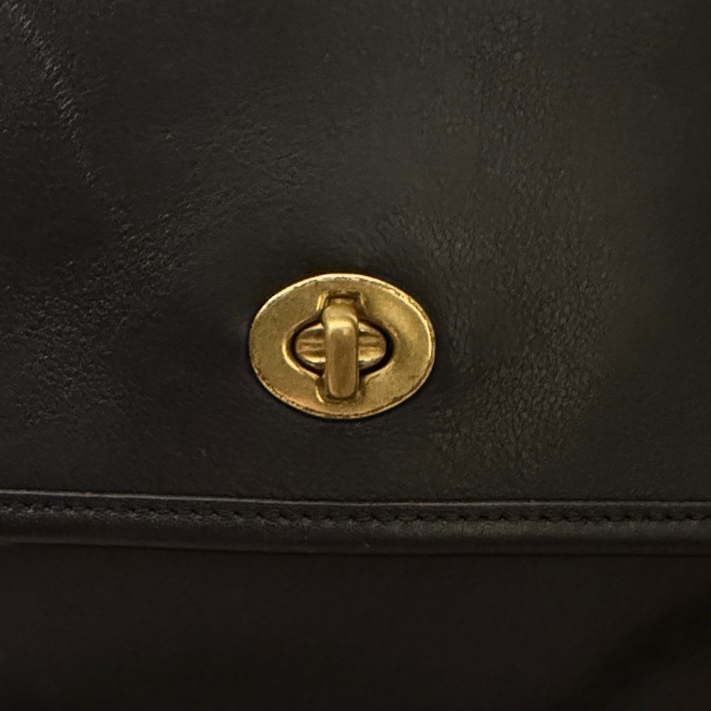 Vintage Coach Court 9870 Black Leather Crossbody Bag with Gold Accents - Picture 5 of 13